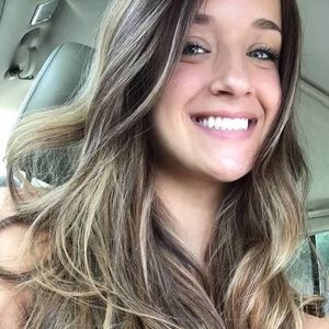 Meet your Posher, Cassandra